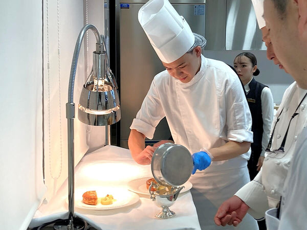 3度目の挑戦で優勝の快挙をつかみ取ったホテルメトロポリタンエドモントの角谷 拓治氏、「第22回JRホテルグループ料理コンテスト」開催